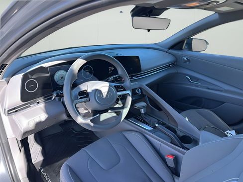 Used 2024 Hyundai Elantra SEL image 12
