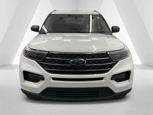 Used 2022 Ford Explorer XLT AWD/4WD image 2