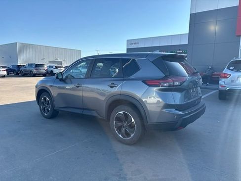 Used 2024 Nissan Rogue SV AWD/4WD image 4