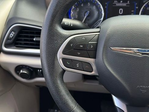 Used 2020 Chrysler Voyager Lxi FWD image 24