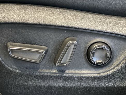 Used 2025 Toyota Sienna XSE w/ XSE Premium Package image 15