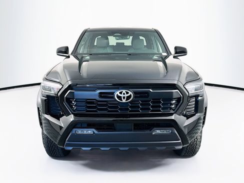 Used 2025 Toyota Tacoma TRD Off-Road image 2