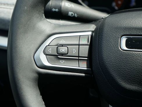 Used 2023 Jeep Compass Latitude AWD/4WD image 14