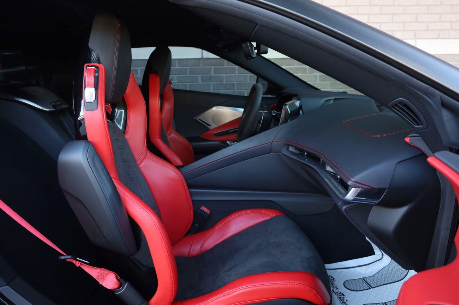 Used 2021 Chevrolet Corvette Stingray Preferred Cpe w/ Z51 Performance Package RWD image 24