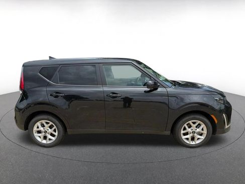 Used 2025 Kia Soul LX w/ LX Technology Package FWD image 5