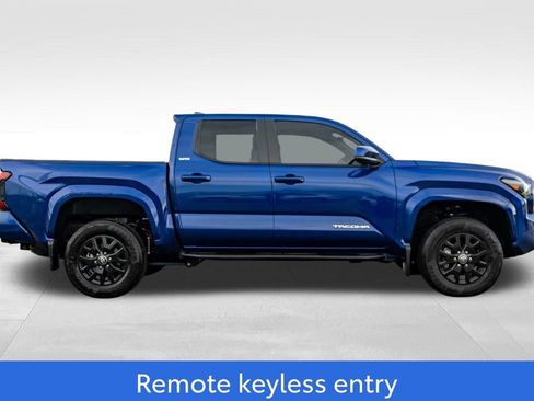 Used 2025 Toyota Tacoma SR5 AWD/4WD image 8