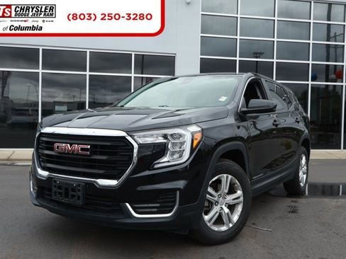 Used 2024 GMC Terrain SLE image 1