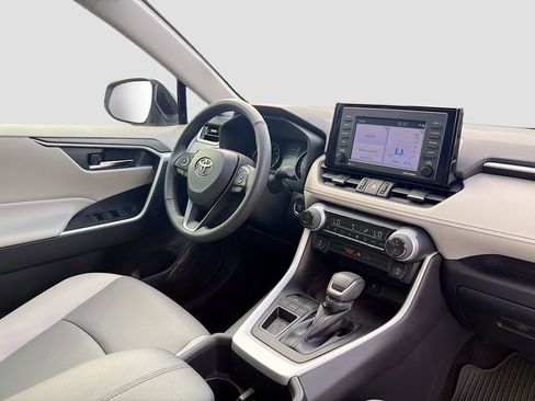 Used 2022 Toyota RAV4 XLE Premium image 28