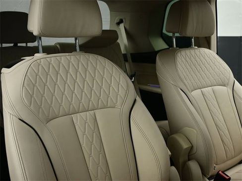 Used 2022 BMW X7 xDrive40i w/ Executive Package image 35