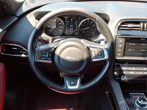 Used 2018 Jaguar F-PACE R-Sport AWD/4WD image 13