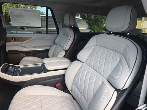 New 2026 Lincoln Navigator L Black Label AWD/4WD image 17