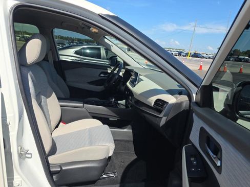 Used 2023 Nissan Rogue SV FWD image 12