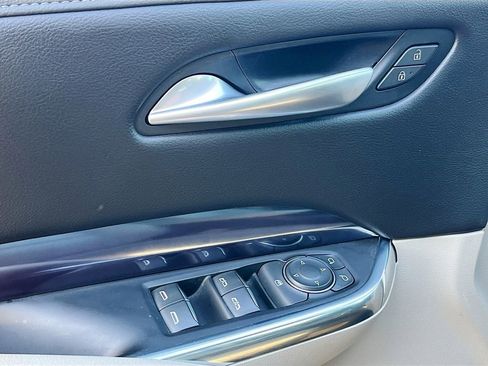 Used 2023 Cadillac XT4 Luxury w/ Cold Weather Package image 17