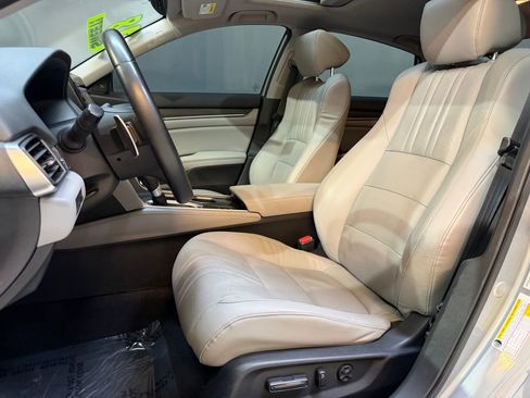 Used 2018 Honda Accord Touring image 5