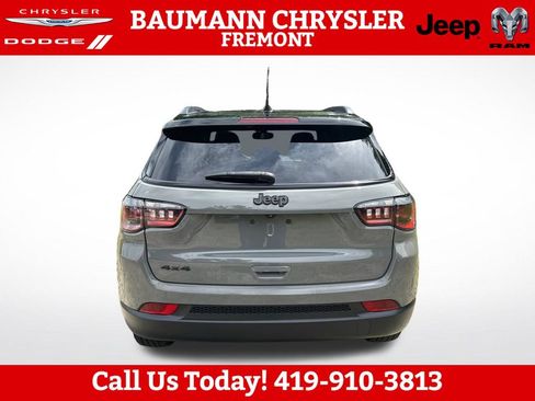 Used 2023 Jeep Compass Latitude w/ Sun and Sound Group AWD/4WD image 5