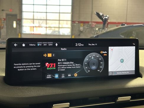 Used 2023 Genesis GV70 2.5T w/ Select Package image 18