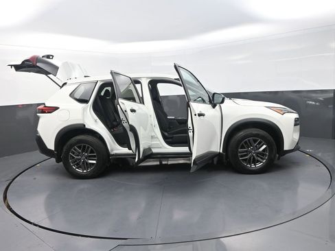 Used 2023 Nissan Rogue S FWD image 37