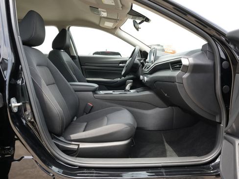 Used 2025 Nissan Altima 2.5 SV FWD image 22