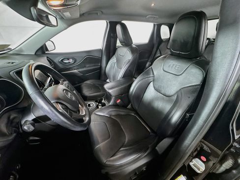 Used 2019 Jeep Cherokee Limited AWD/4WD image 13