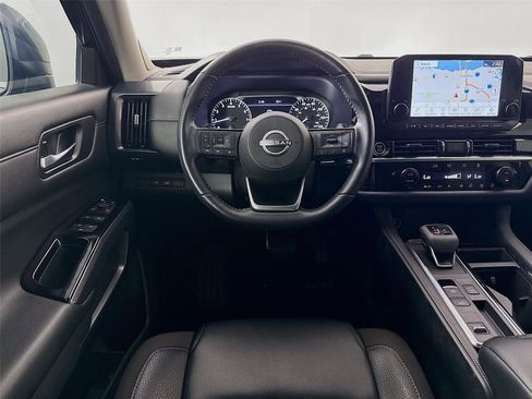 Used 2023 Nissan Pathfinder SL w/ SL Premium Package FWD image 3