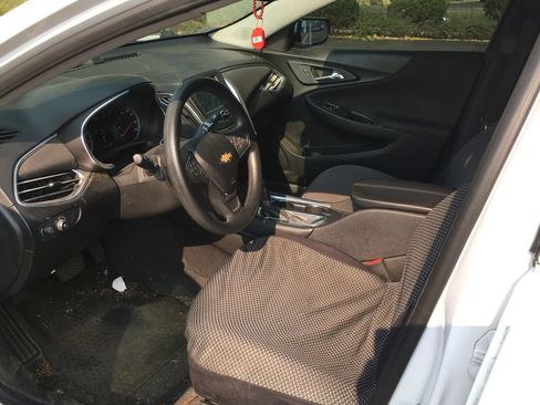Used 2018 Chevrolet Malibu LT FWD image 4