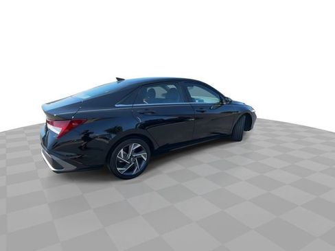 Used 2025 Hyundai Elantra SEL FWD image 9