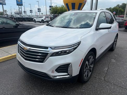 Used 2024 Chevrolet Equinox Premier FWD image 2