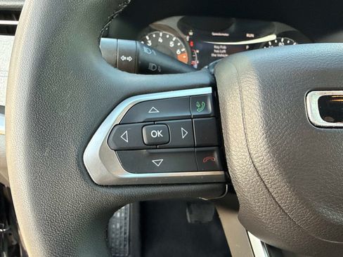 Used 2024 Jeep Compass Latitude AWD/4WD image 32