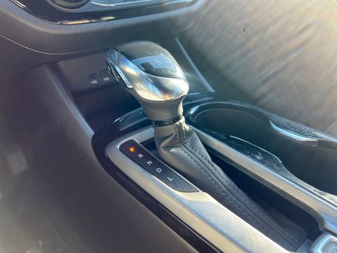 Used 2025 Buick Envista Sport Touring image 39