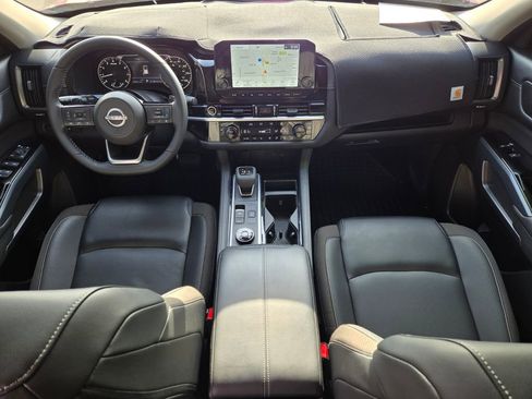 Certified 2024 Nissan Pathfinder SL image 17