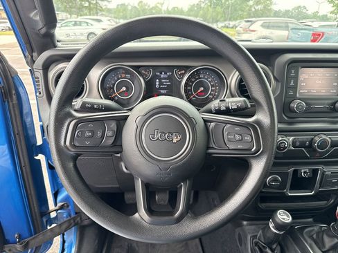 Certified 2022 Jeep Wrangler Sport AWD/4WD image 14