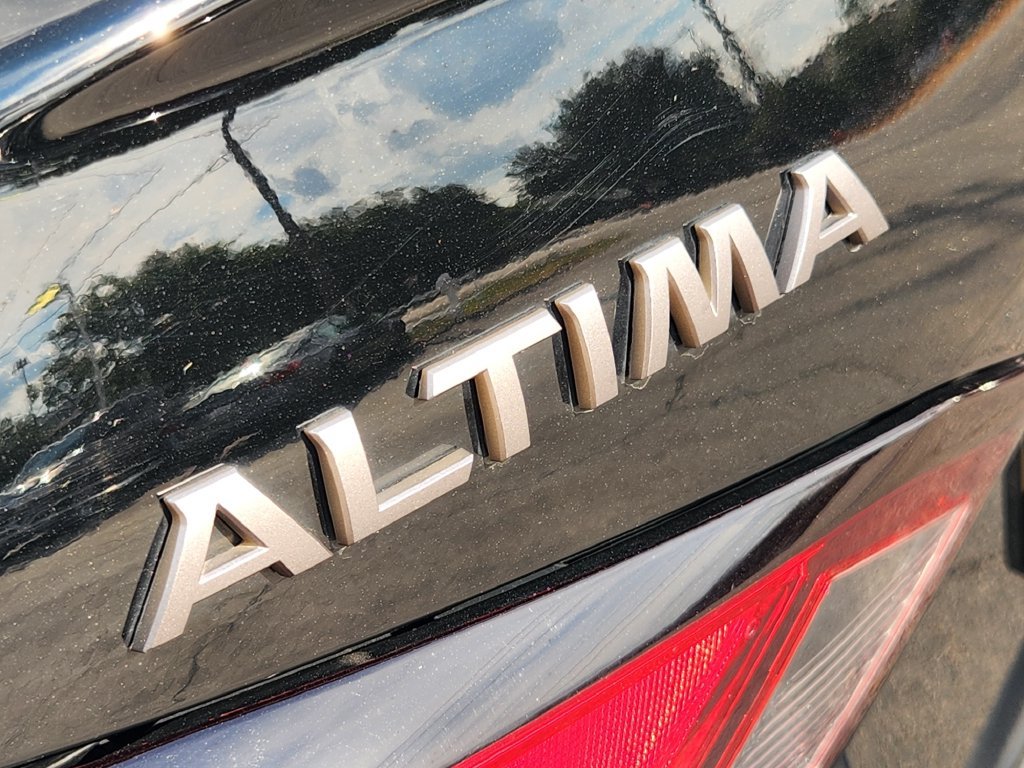 Used 2025 Nissan Altima 2.5 SV FWD image 12