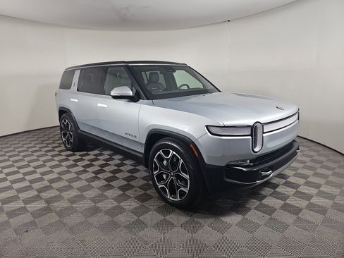 Used 2024 Rivian R1S Adventure AWD/4WD image 7