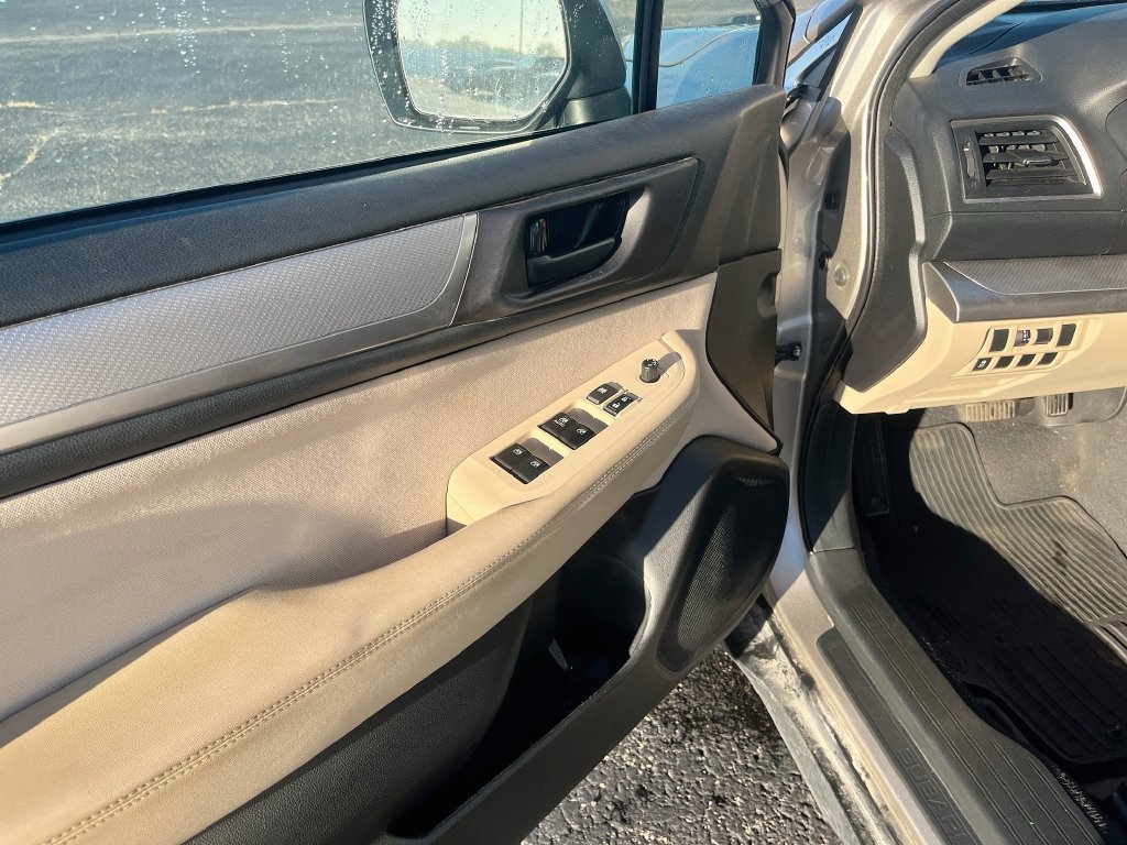 Used 2017 Subaru Outback 2.5i AWD/4WD image 17