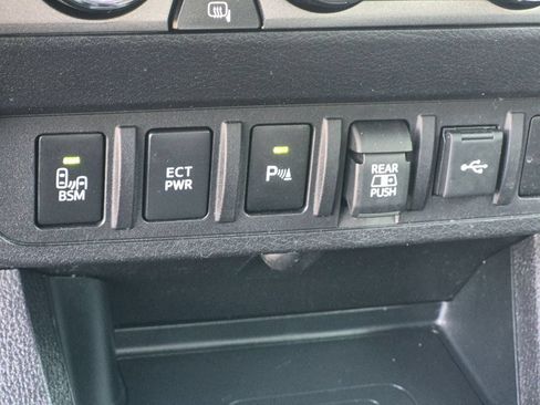 Used 2023 Toyota Tacoma TRD Off-Road w/ TRD Premium Off Road Package AWD/4WD image 22