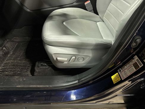 Used 2023 Toyota Highlander XLE image 24