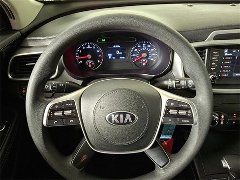 Used 2020 Kia Sorento LX image 18