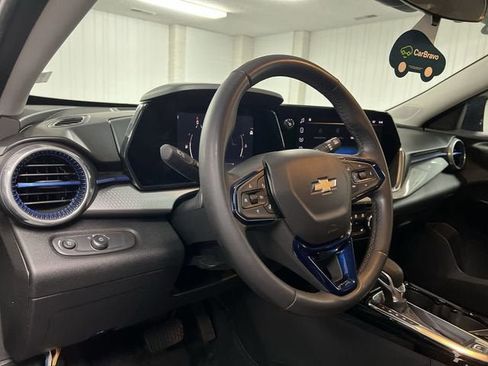 Certified 2024 Chevrolet Trax LT w/ Sunroof Package FWD image 10