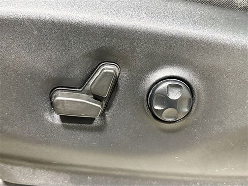 Used 2021 Chrysler Pacifica Touring-L w/ Uconnect Theater Family Group image 21