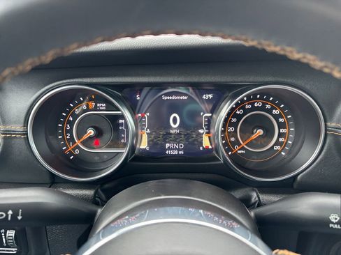 Used 2023 Jeep Gladiator Overland image 17
