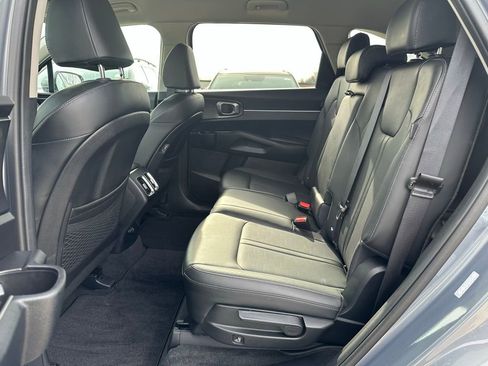 Certified 2025 Kia Sorento S image 28