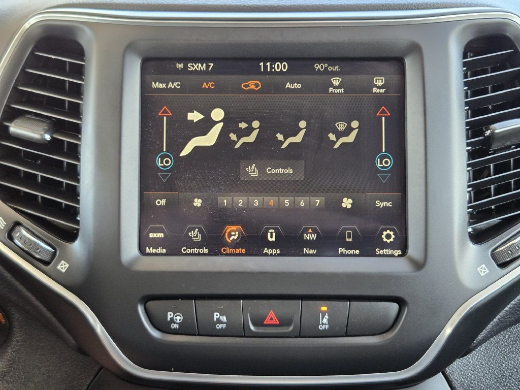 Used 2023 Jeep Cherokee Altitude Lux AWD/4WD image 19