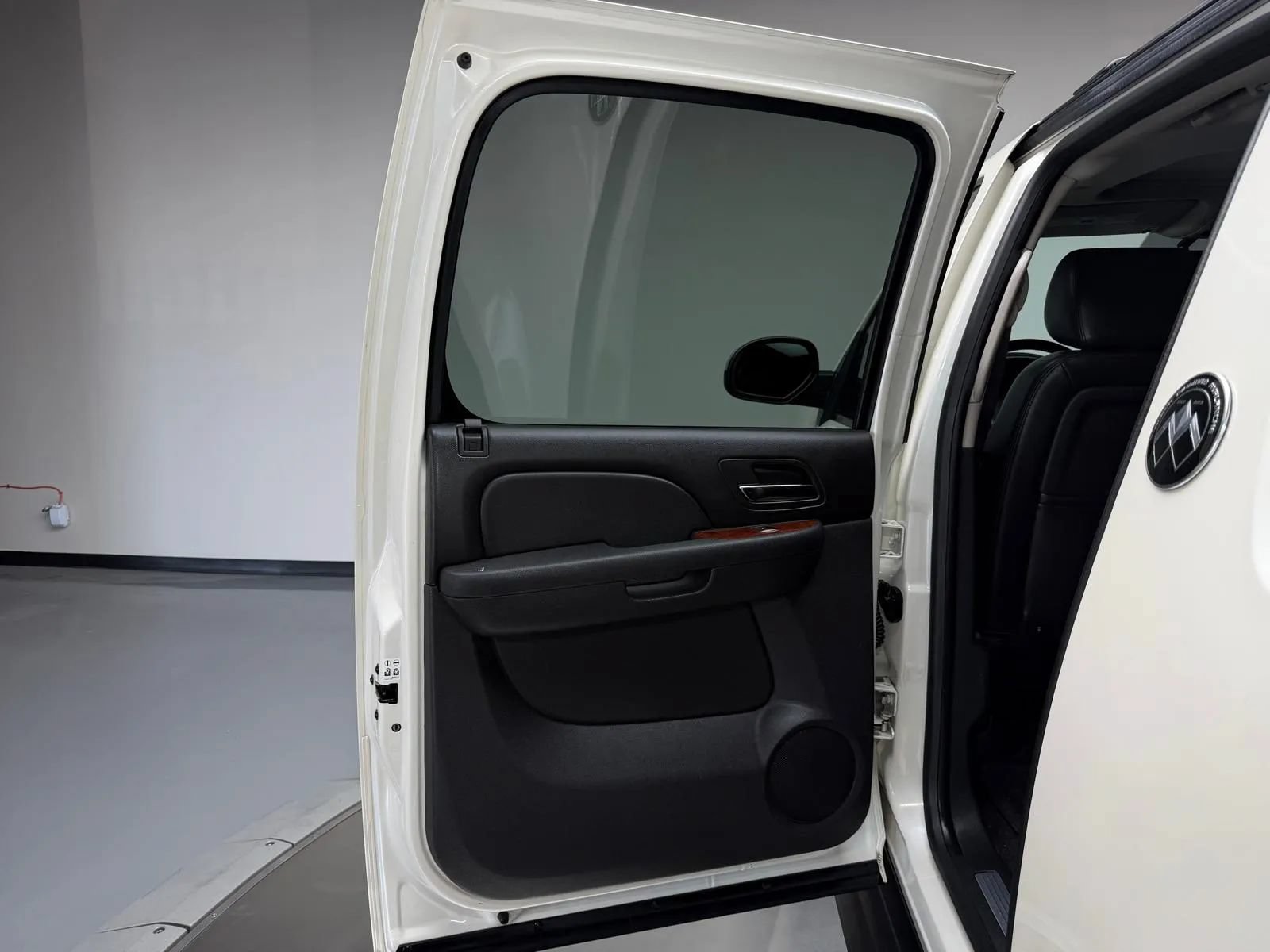 Used 2013 Chevrolet Avalanche LTZ RWD image 14