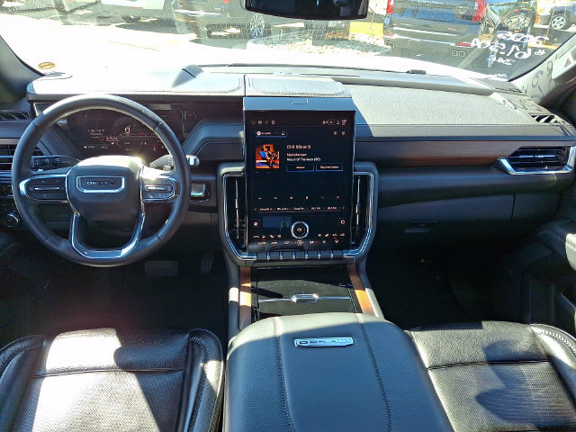 Used 2025 GMC Yukon XL Denali AWD/4WD image 11