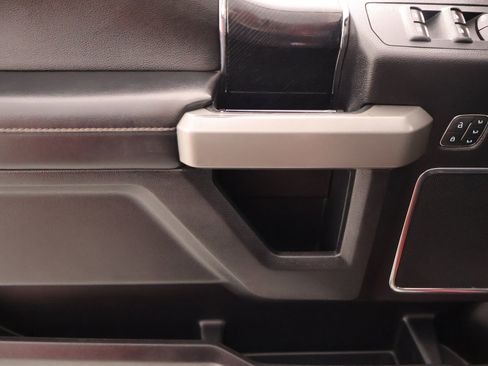 Used 2021 Ford F250 Platinum w/ FX4 Off-Road Package image 17