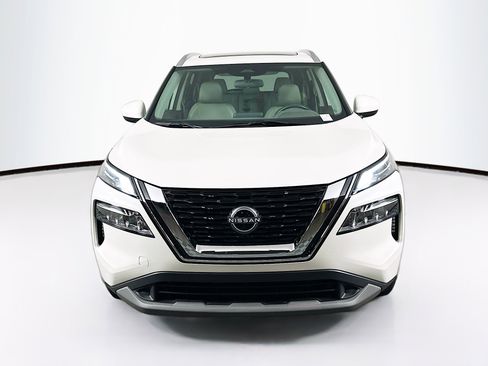 Used 2023 Nissan Rogue SV w/ SV Premium B Package FWD image 2