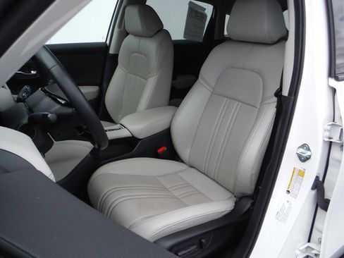 Used 2023 Honda HR-V EX-L image 12