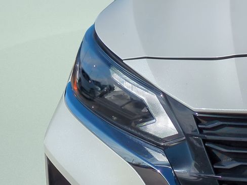 Used 2024 Nissan Altima 2.5 SV w/ SV Premium Package image 9