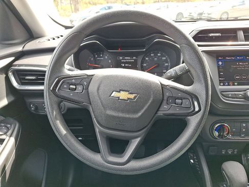 Used 2023 Chevrolet TrailBlazer LT FWD image 16