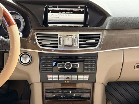 Used 2014 Mercedes-Benz E 350 4MATIC Sedan image 25